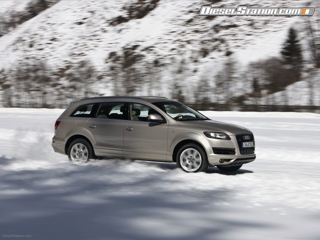 Audi-Q7-2011-04.jpg