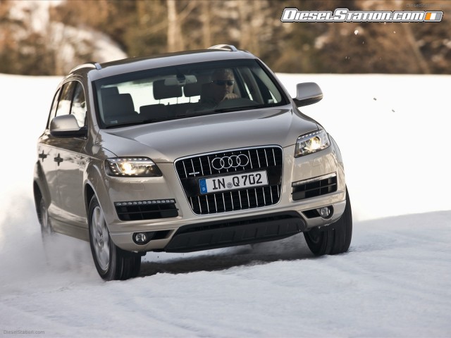 Audi-Q7-2011-06.jpg