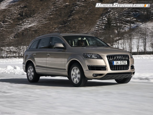 Audi-Q7-2011-07.jpg