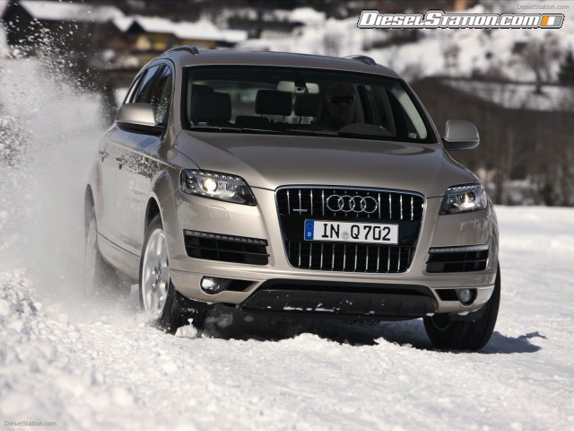 Audi-Q7-2011-09.jpg