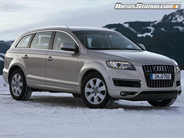 Audi-Q7-2011-12.jpg