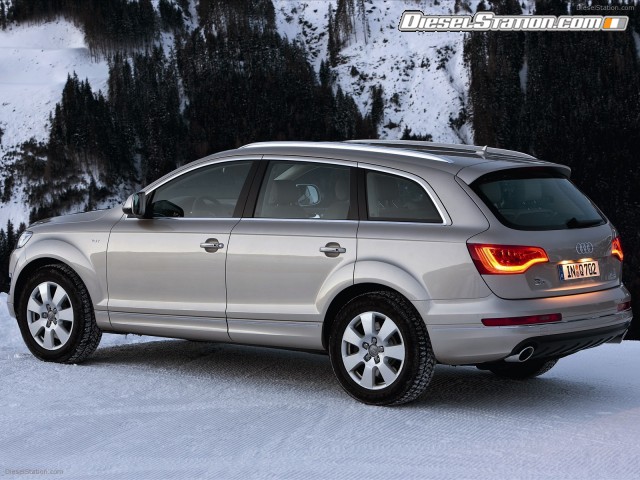 Audi-Q7-2011-13.jpg