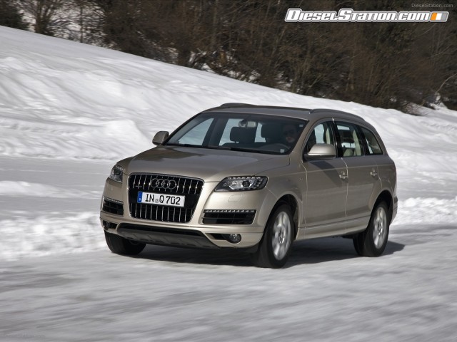 Audi-Q7-2011-18.jpg