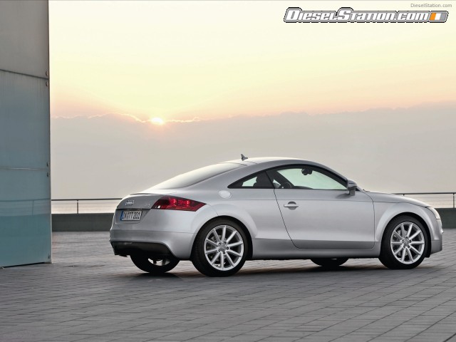 Audi-TT-Coupe-2011-02.jpg