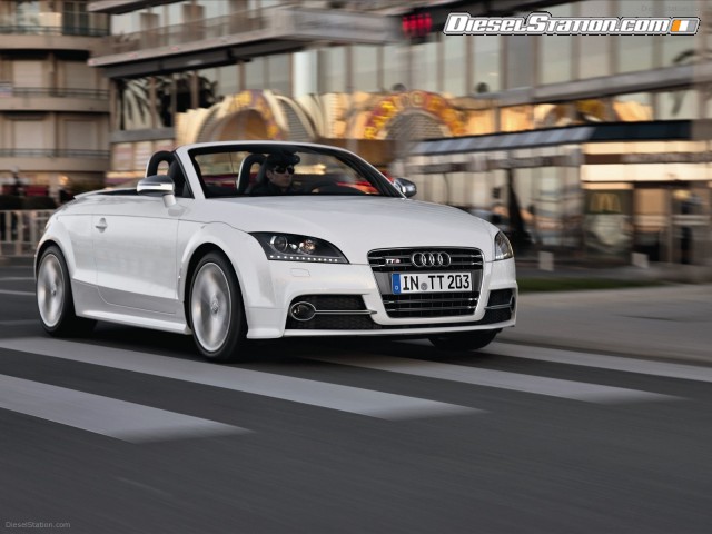 Audi-TTS-Roadster-2011-02.jpg