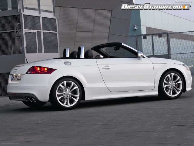 Audi-TTS-Roadster-2011-04.jpg