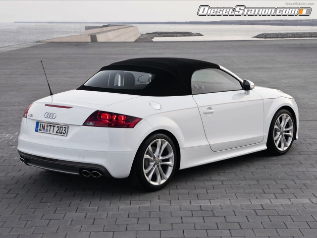 Audi-TTS-Roadster-2011-08.jpg