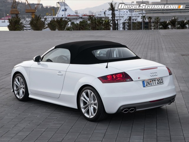 Audi-TTS-Roadster-2011-13.jpg