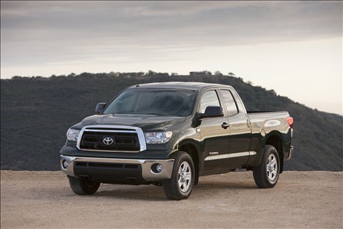 The 2010 Toyota Tundra will be powered by a new 4.6-Liter V8 32-valve DOHC 