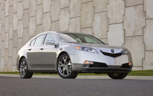 The fourth-generation 2009 Acura TL features a choice 