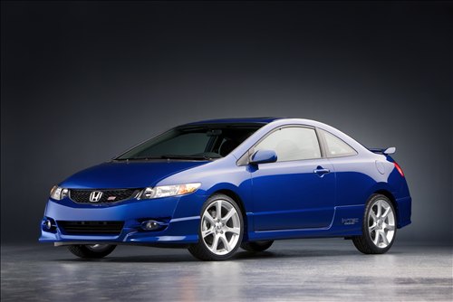 Up front, the 2009 Civic coupe features a new bumper, 