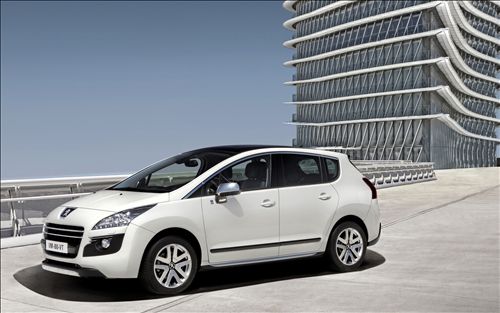 Peugeot 3008 White. Peugeot 3008 Hybrid4 2012