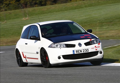 [Image: Renault-Megane-R26-R-car-wallpaper.jpg]