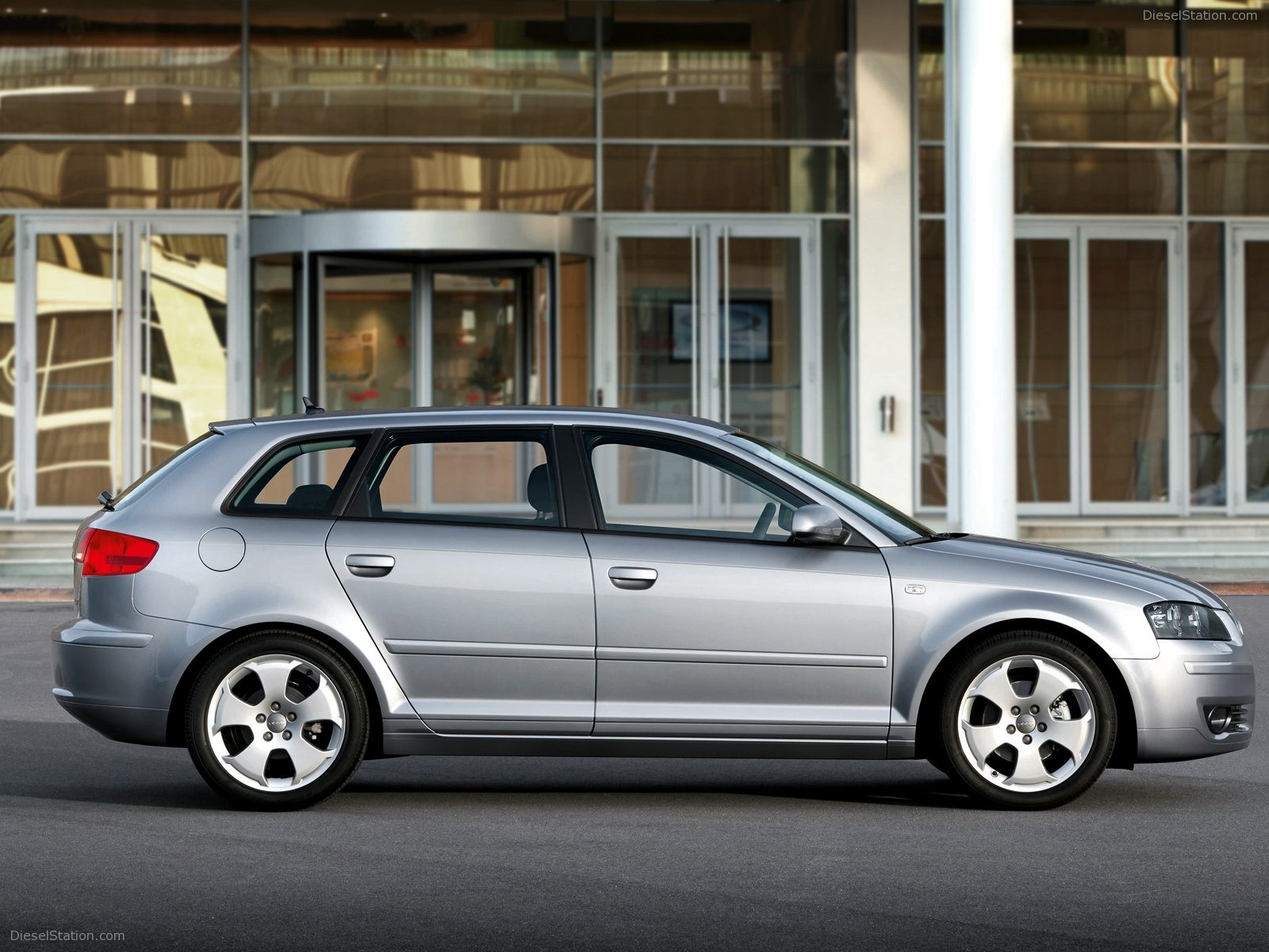 audi-a3-sportback-pictures-02.jpg