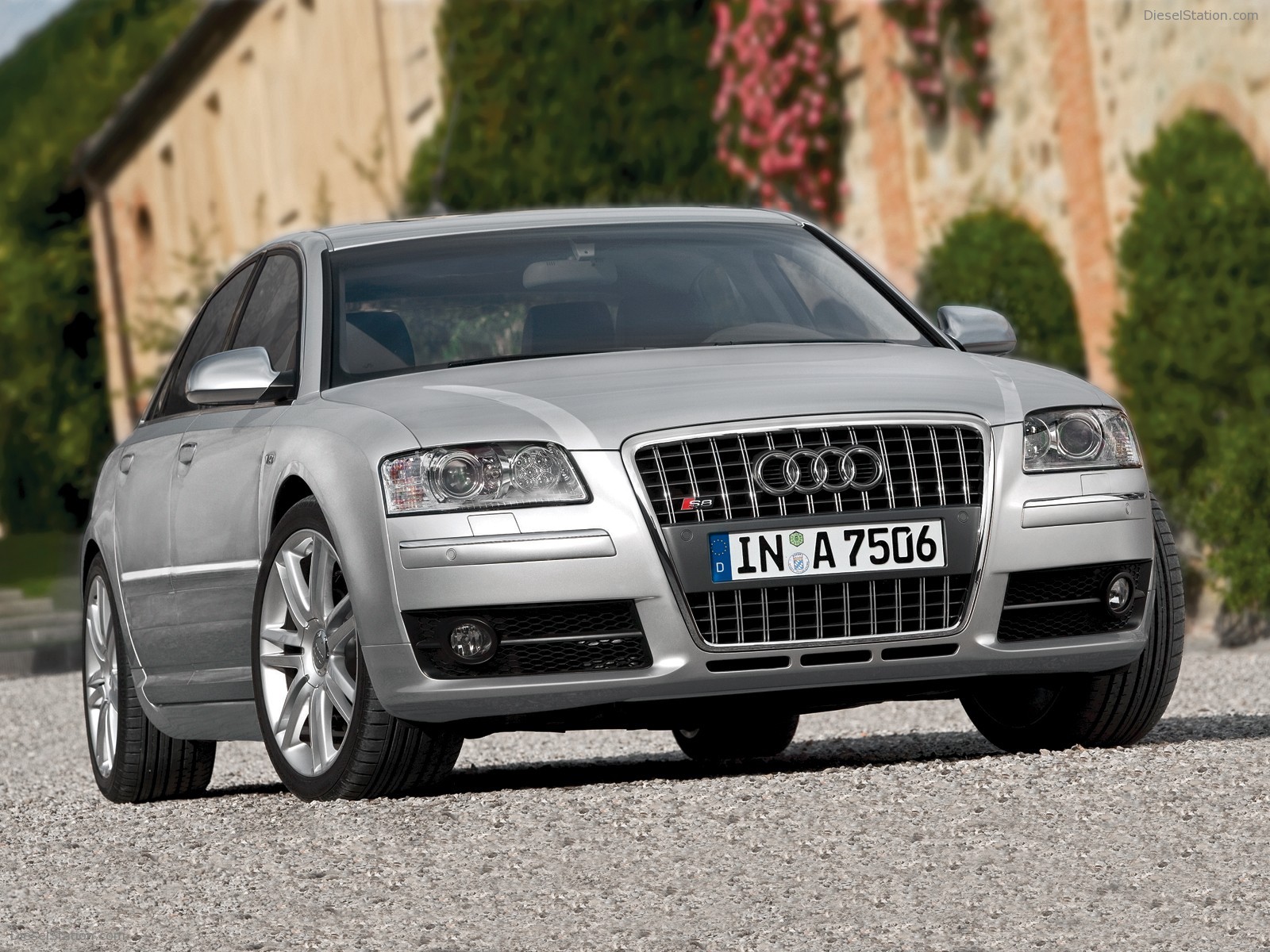 Audi-S8-2005-004.jpg