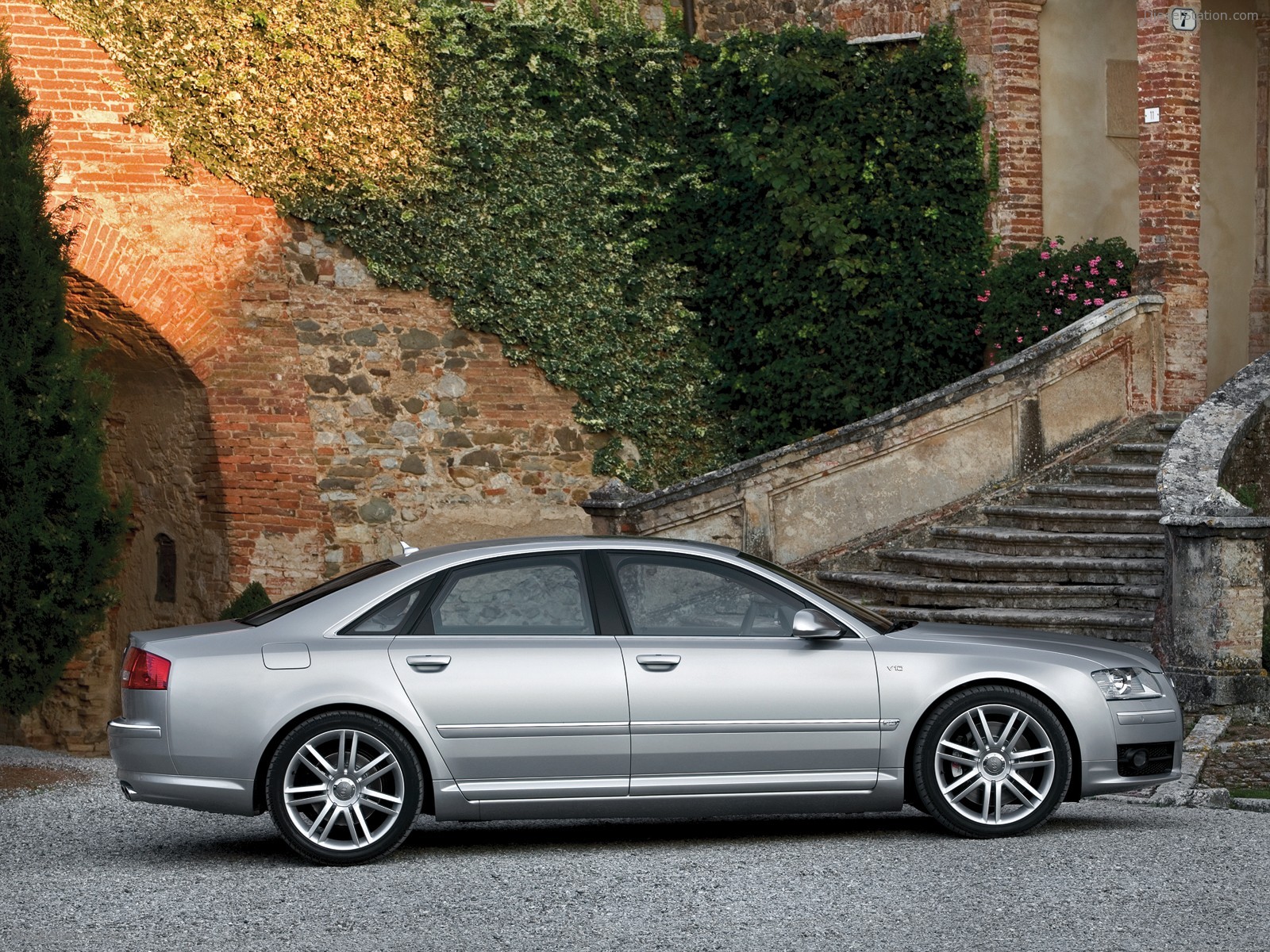 Audi-S8-2005-005.jpg