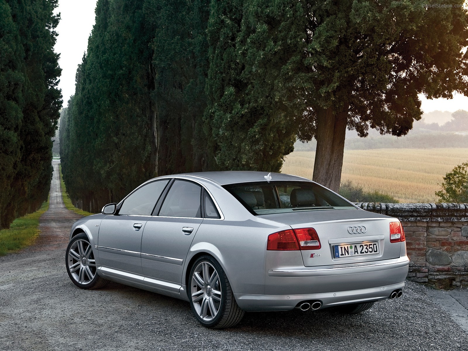 Audi-S8-2005-011.jpg