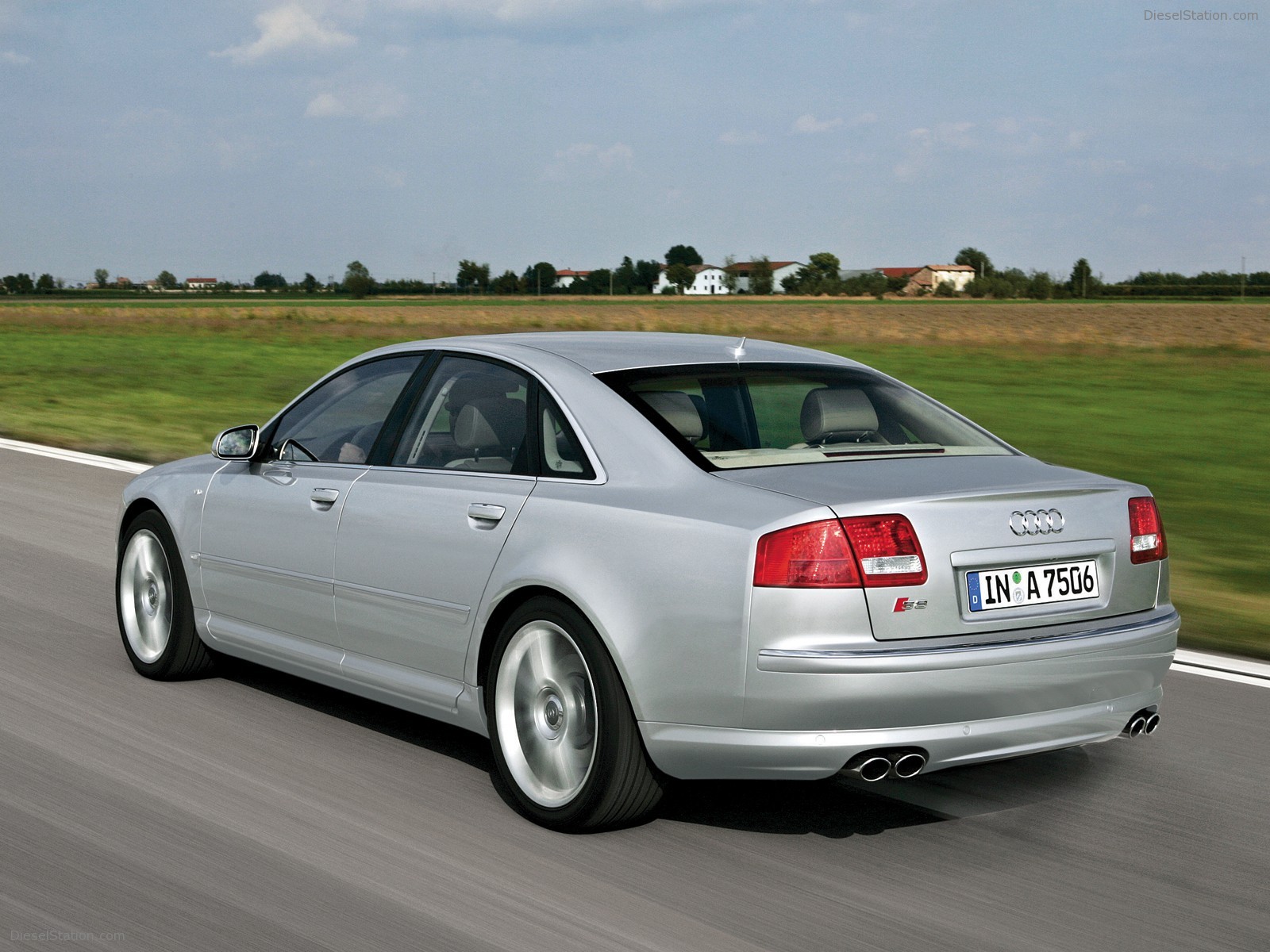 Audi-S8-2005-016.jpg