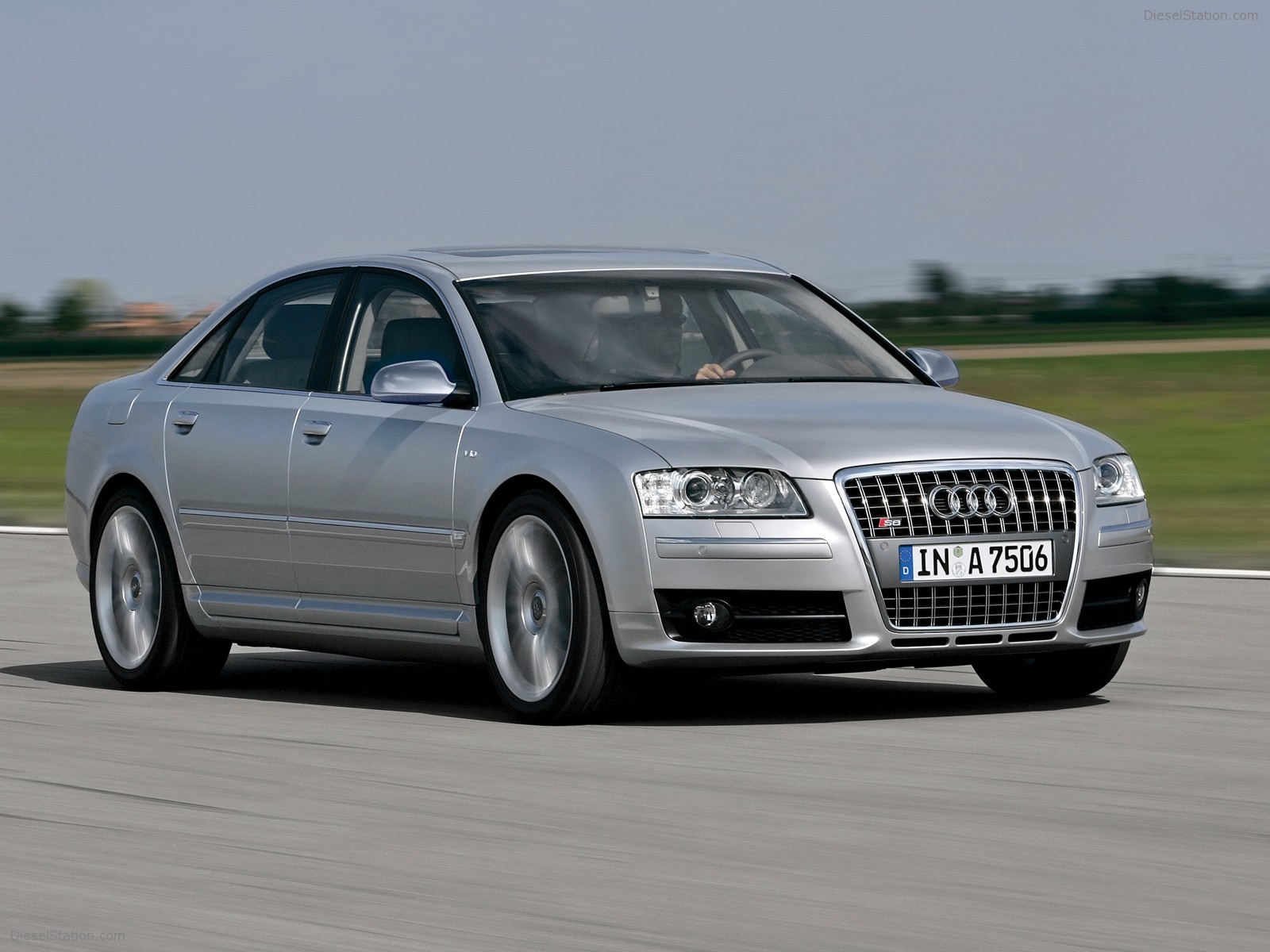 Audi-S8-2005-020.jpg