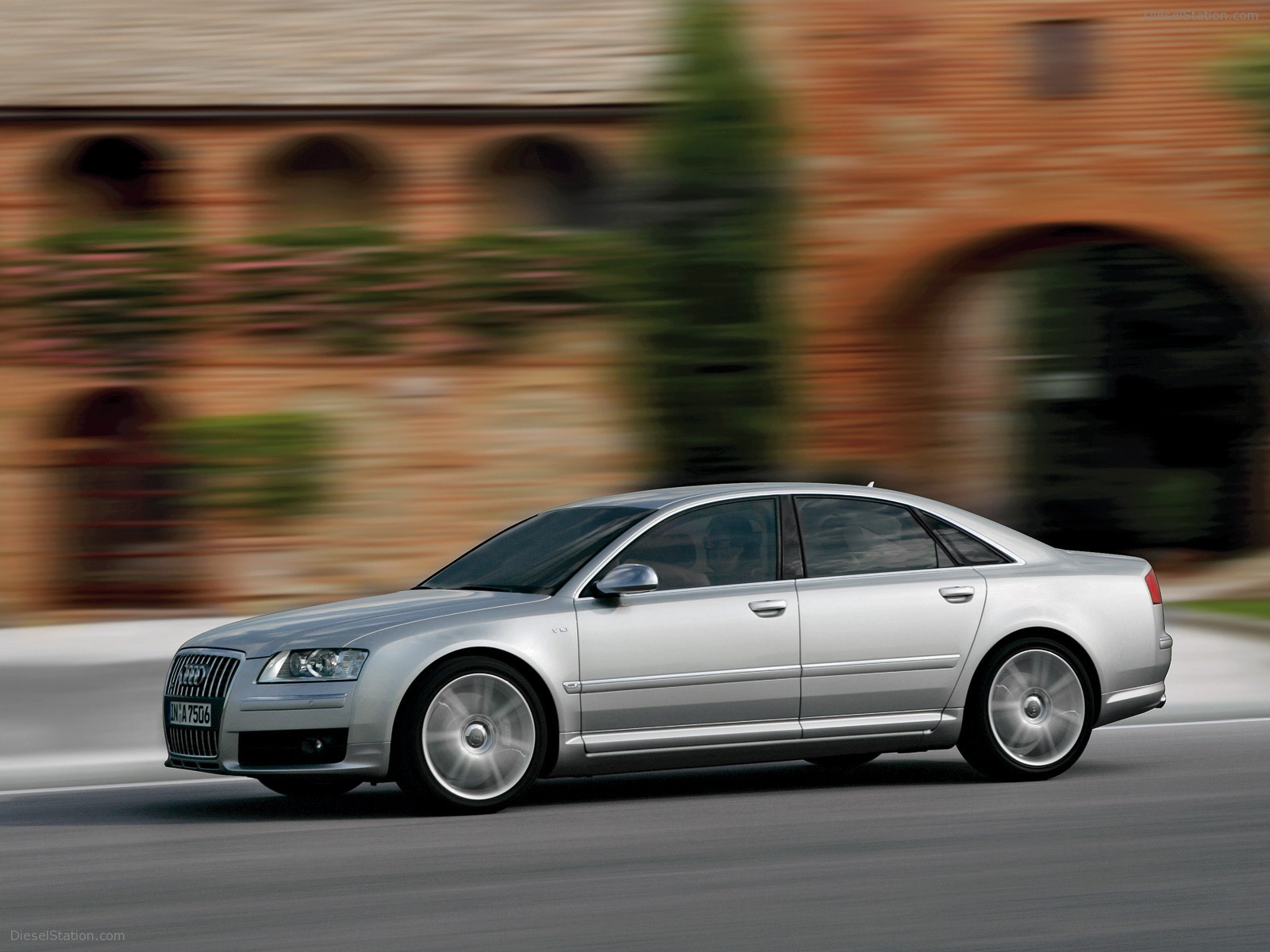 Audi-S8-2005-026.jpg