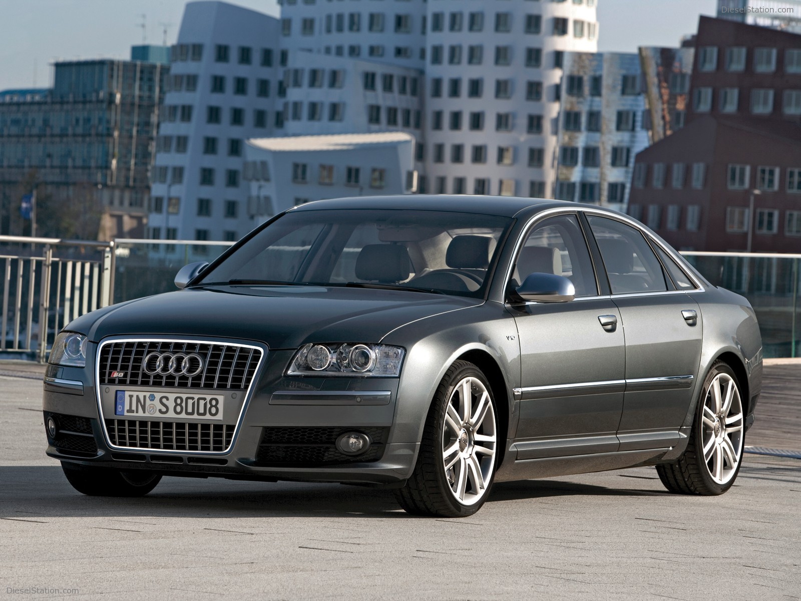 Audi-S8-2005-032.jpg