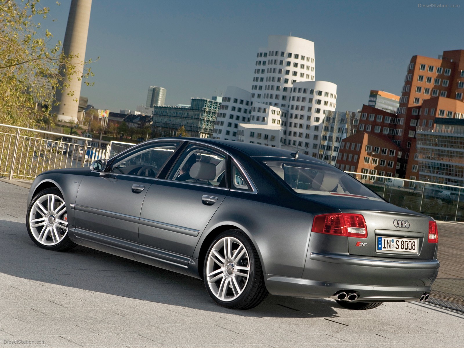 Audi-S8-2005-033.jpg