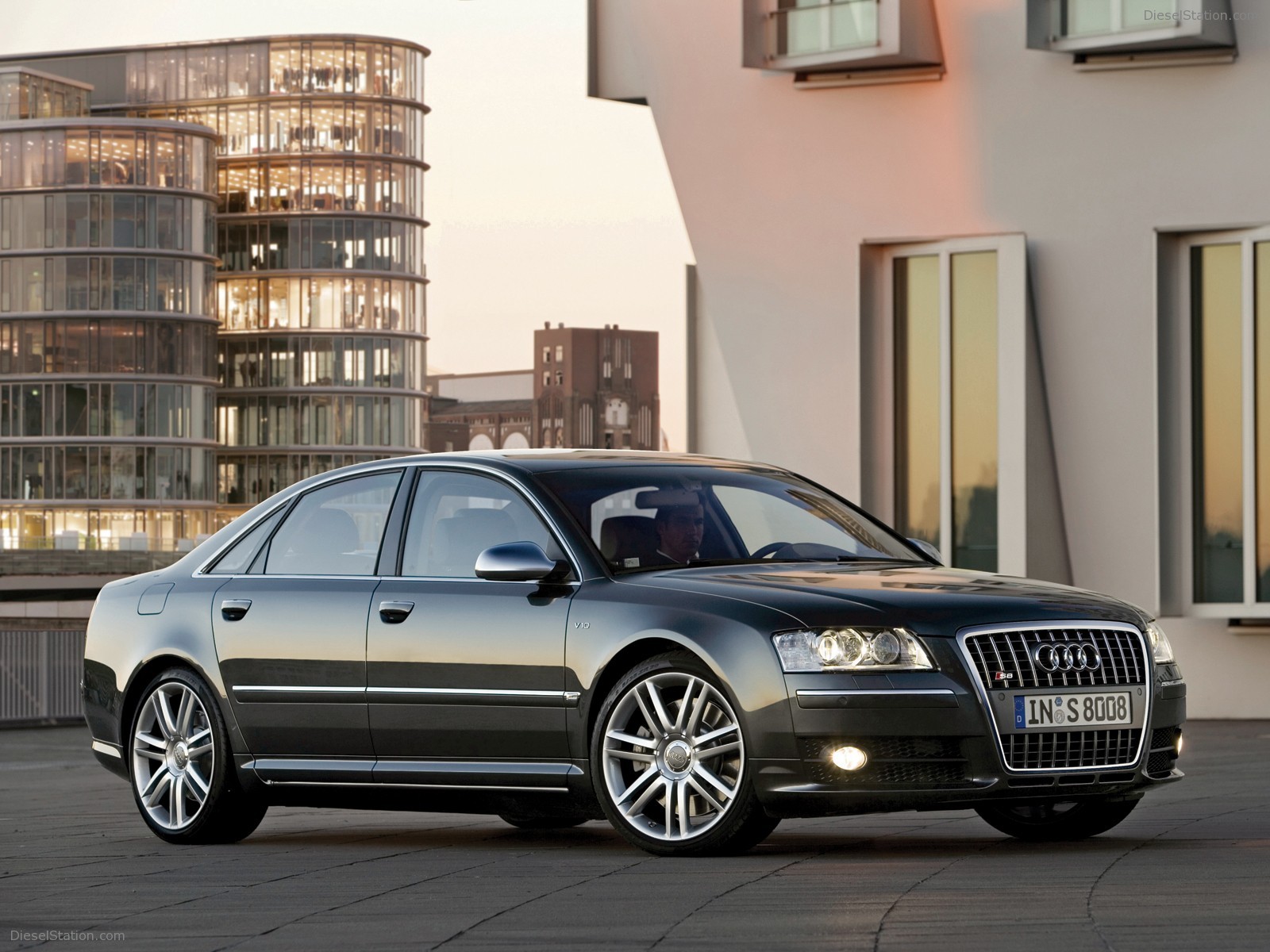 Audi-S8-2005-035.jpg