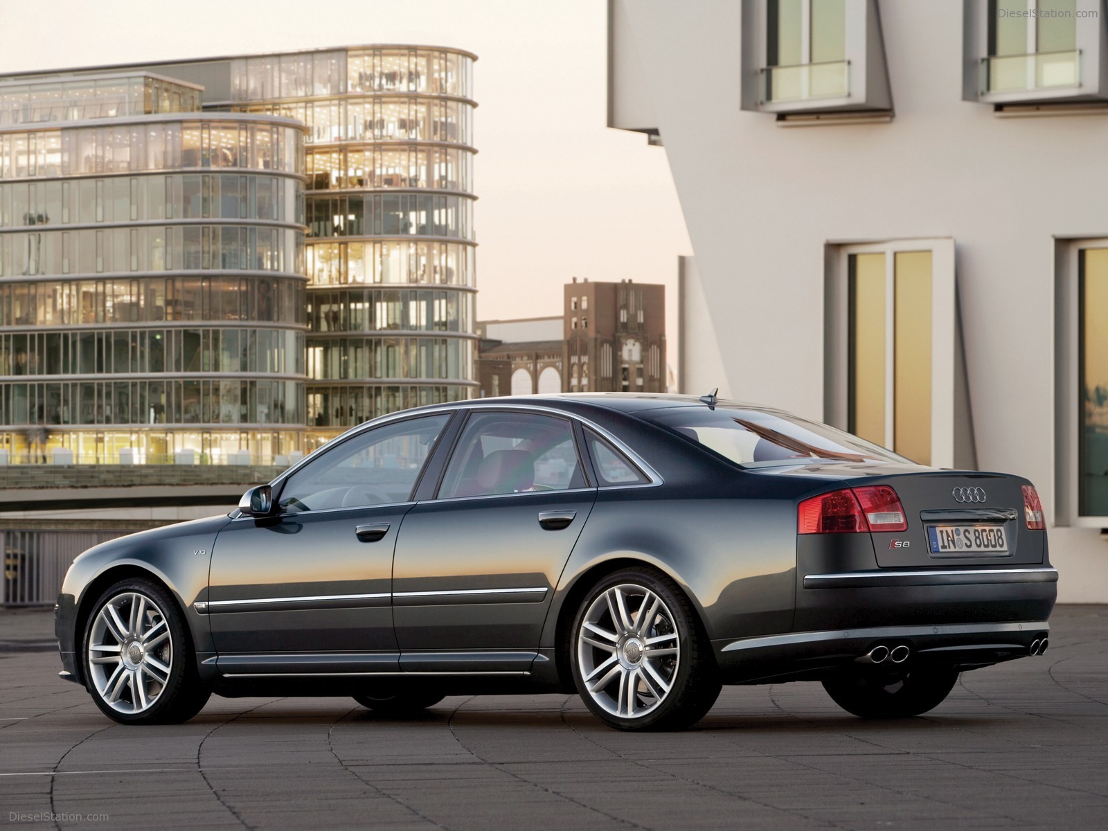 Audi-S8-2005-036.jpg