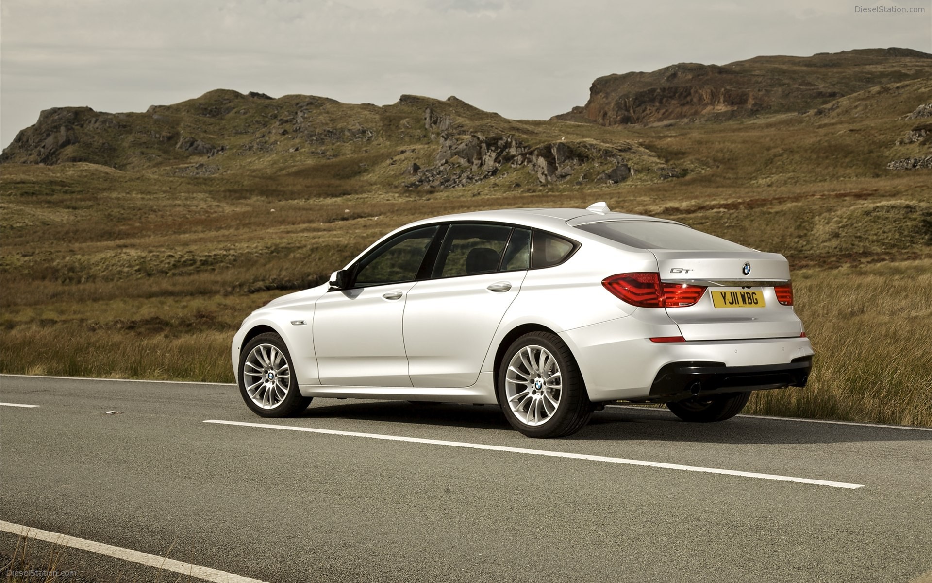 2011 Bmw 5 series standard equipment #4