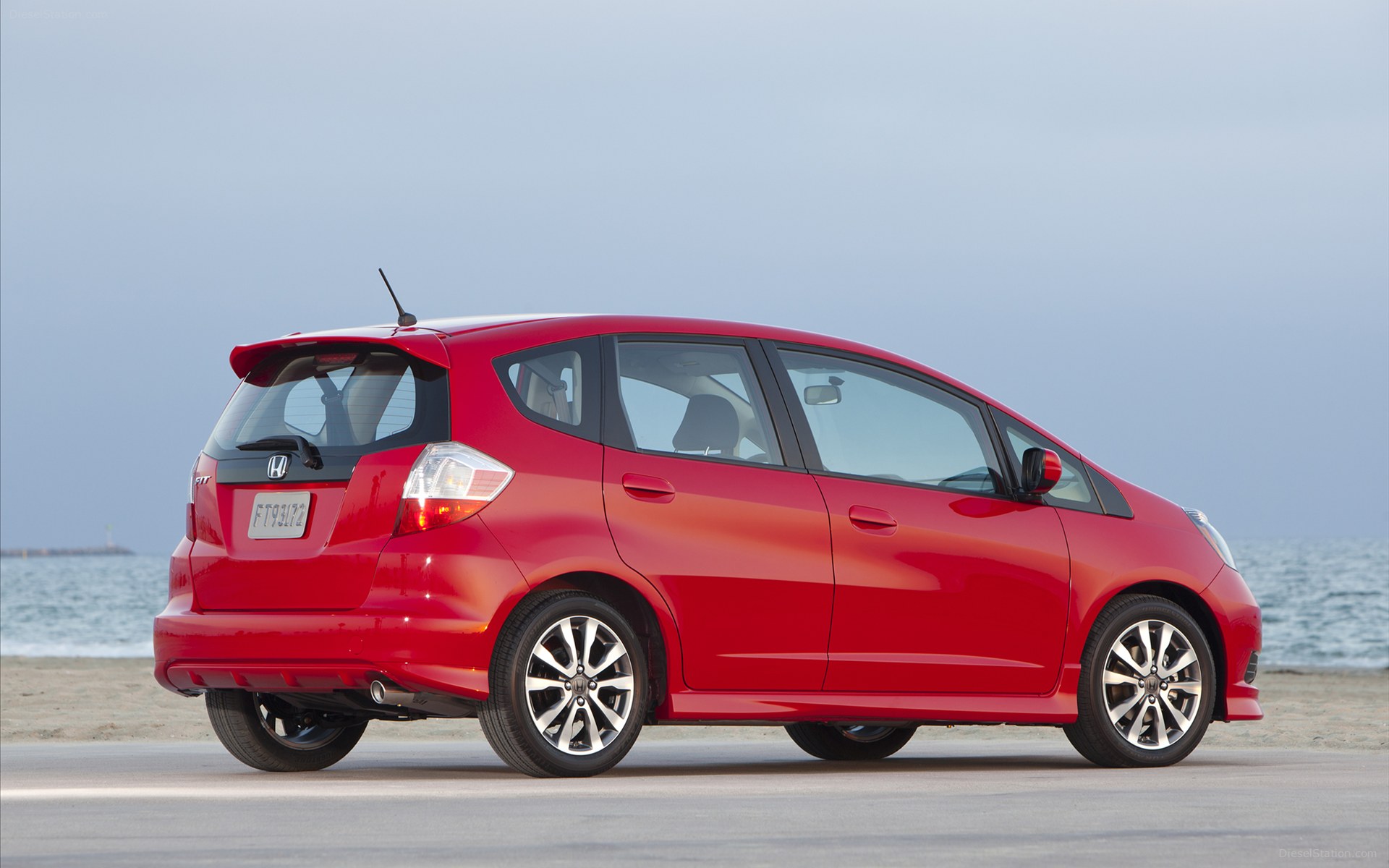 http://www.dieselstation.com/wallpapers/albums/Honda/Fit-Sport-2013/Honda-Fit-Sport-2013-widescreen-02.jpg