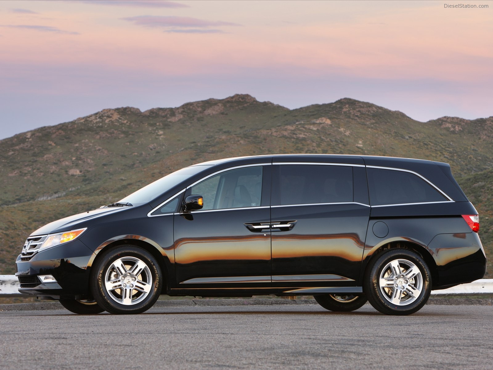 Pictures of 2012 honda odyssey