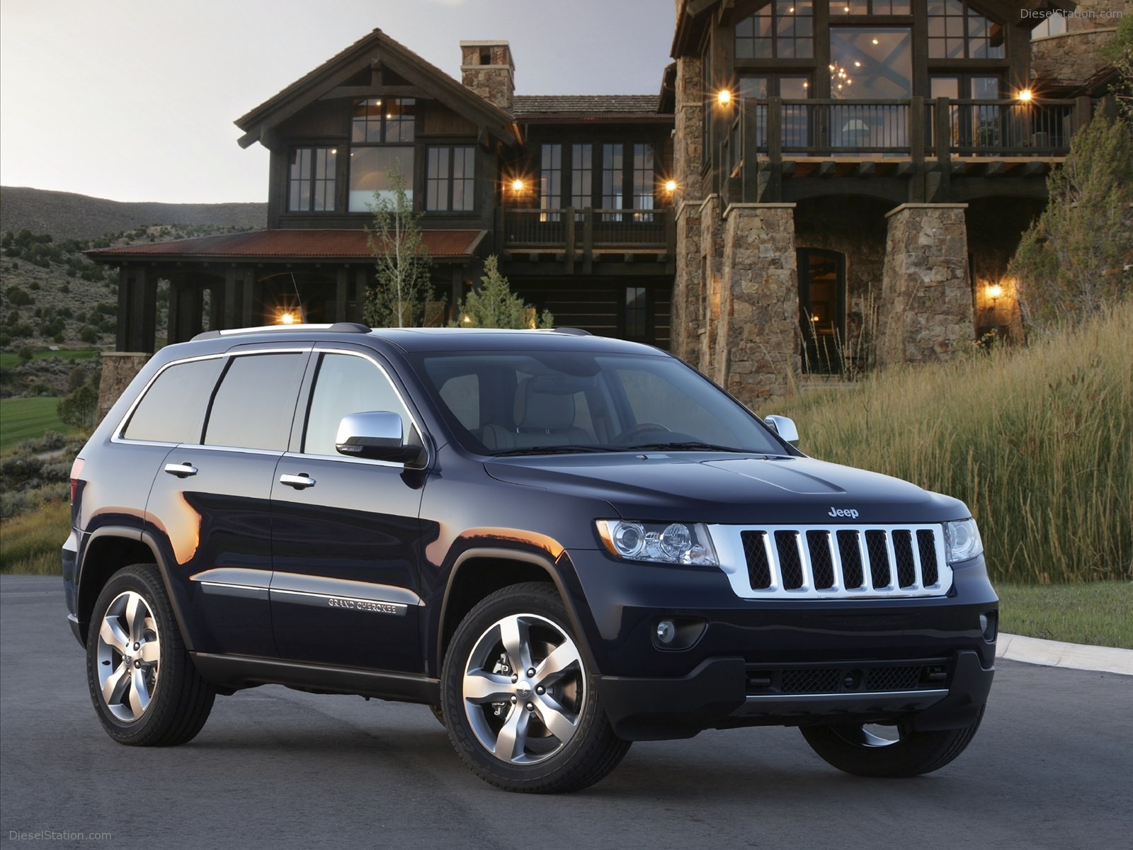 Jeep Grand Cherokee 2011 Exotic Car Wallpaper 03 of 30