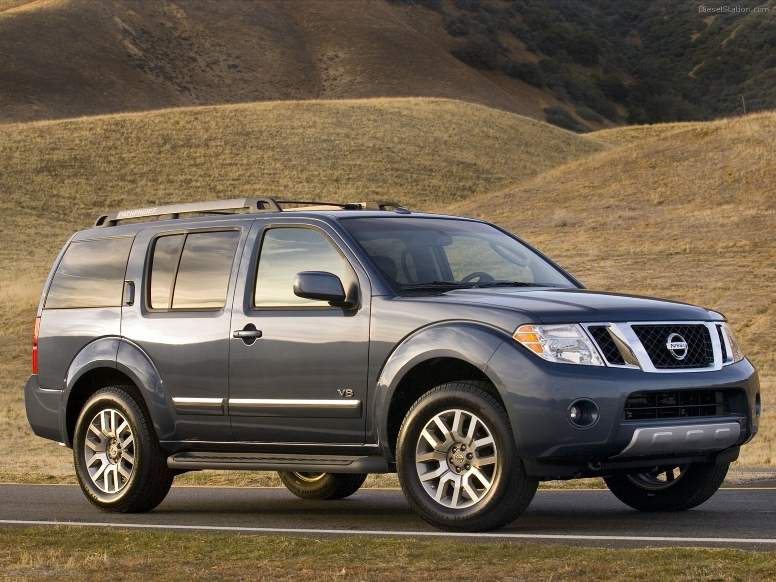 2012 Nissan pathfinder car and driver #7