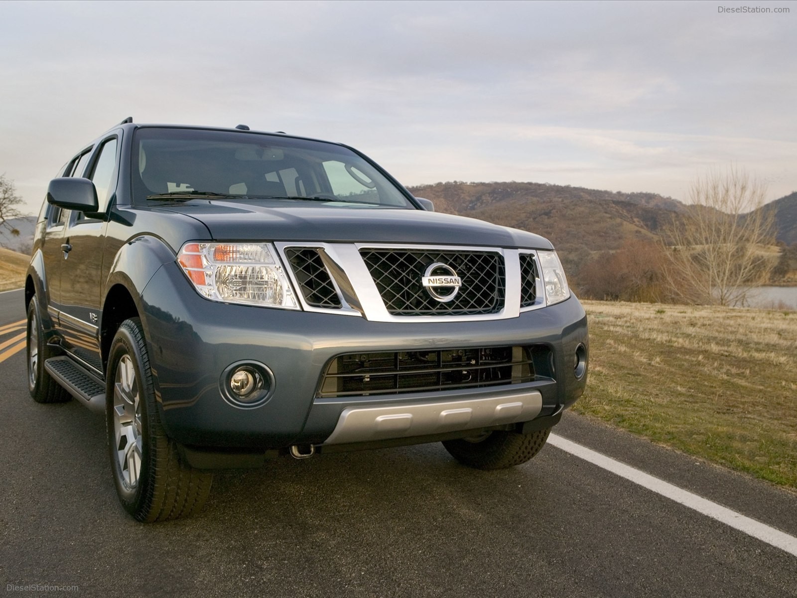 2012 Nissan pathfinder car and driver #8