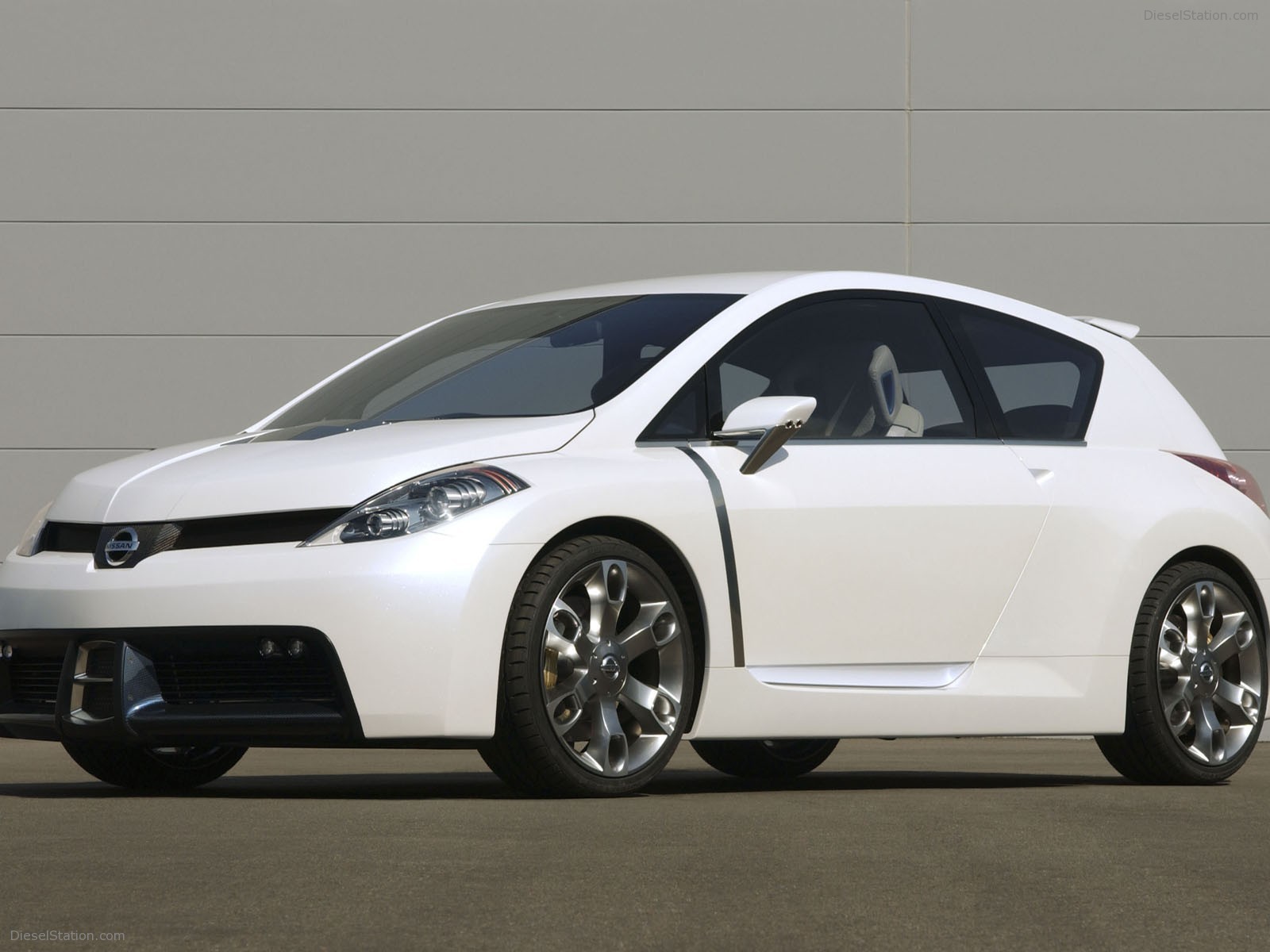 Nissan sport concept versa #6
