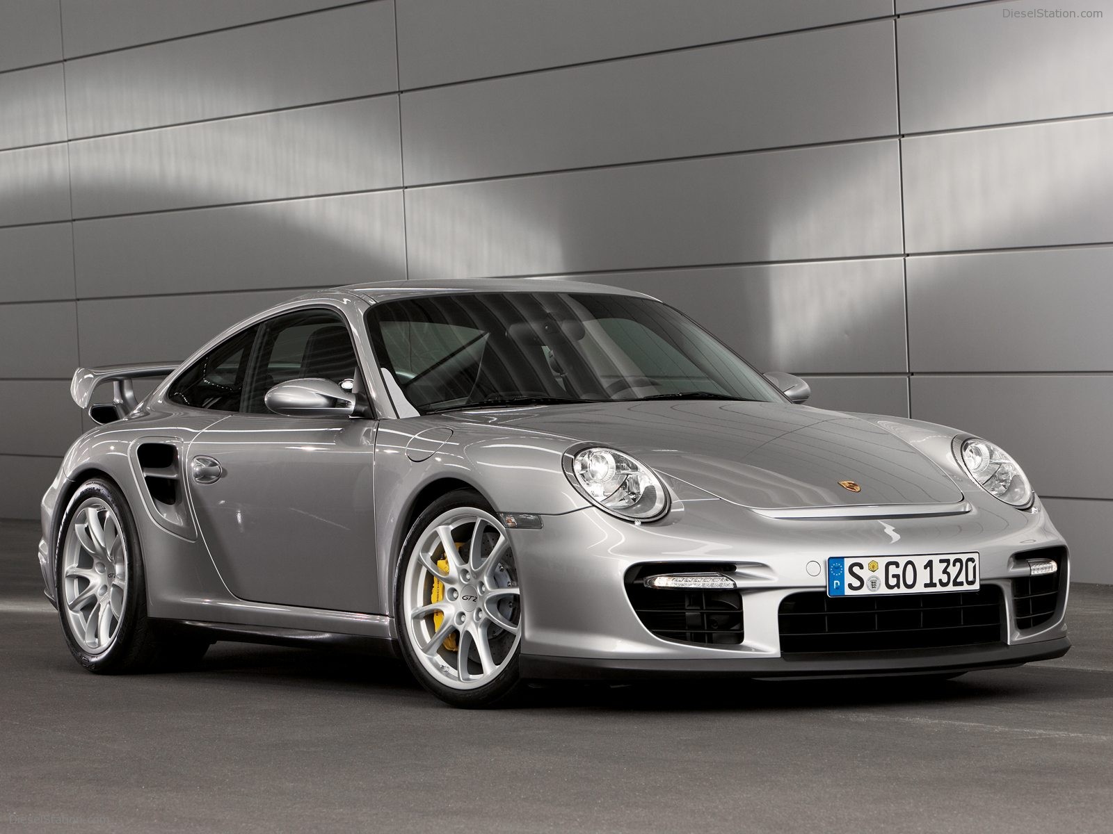 Porsche-911-GT2-02.jpg