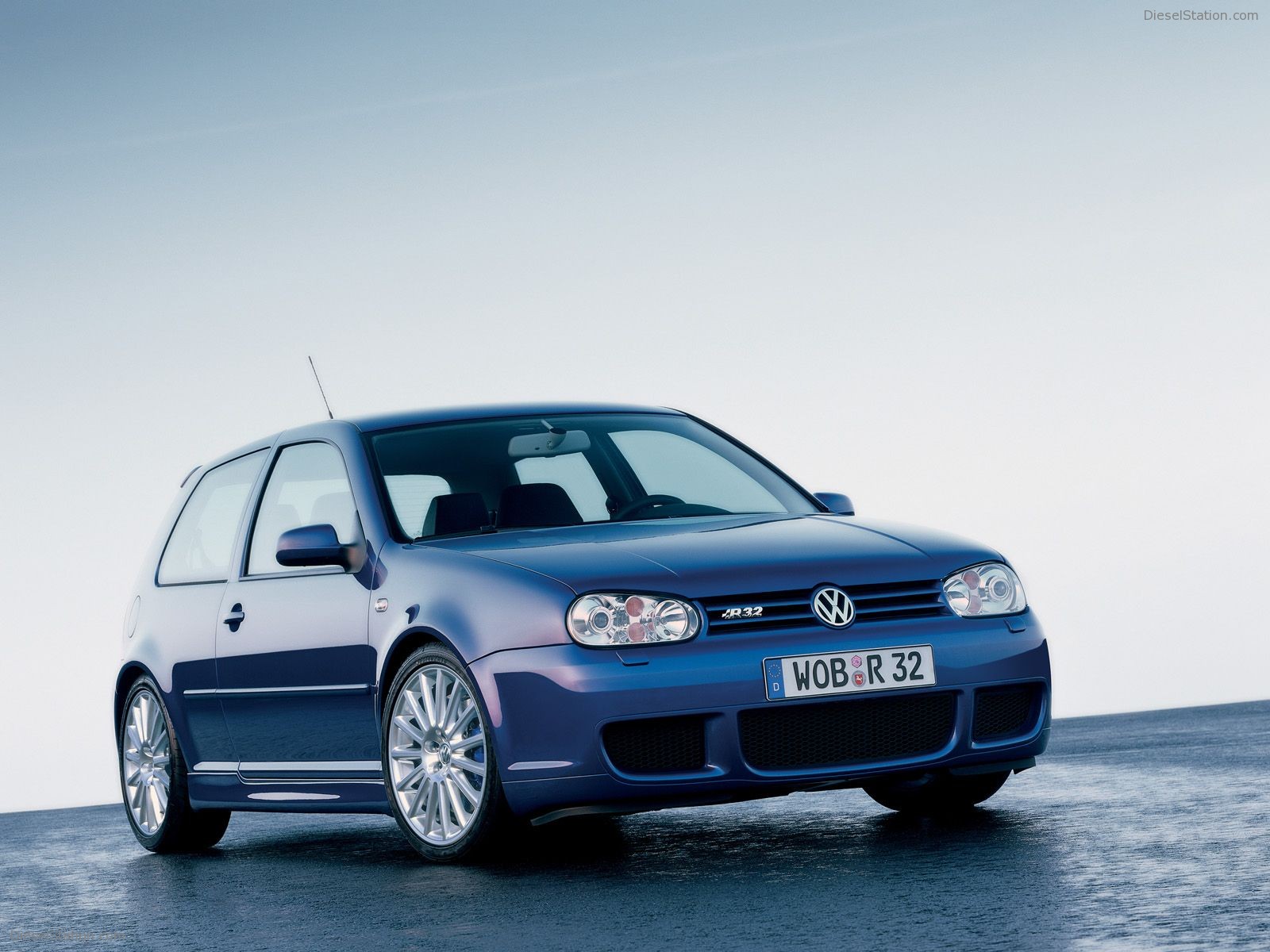 Volkswagen-Golf-R32-001.jpg