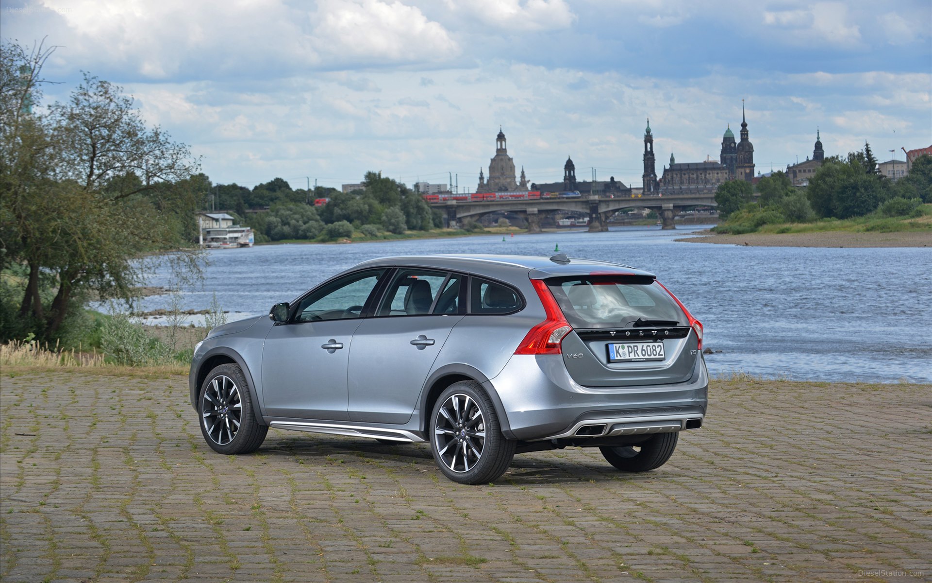 Volvo V60 Cross Country 2016 Widescreen Exotic Car