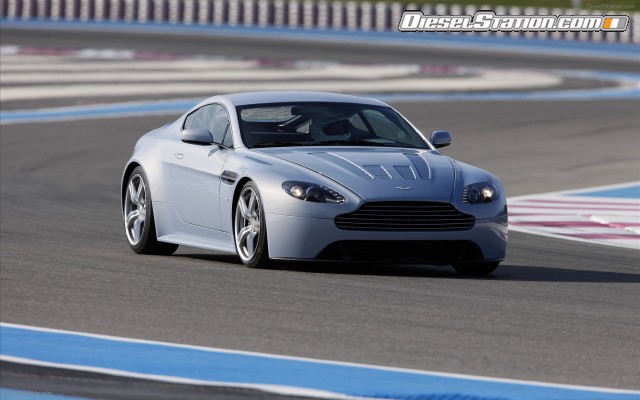 Aston Martin V12 Vantage RS Concept Widescreen Picture #12 Aston Martin V12 Vantage RS Concept Widescreen Picture #12