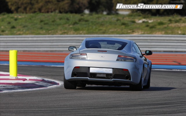 Aston Martin V12 Vantage RS Concept Widescreen Picture #3 Aston Martin V12 Vantage RS Concept Widescreen Picture #3