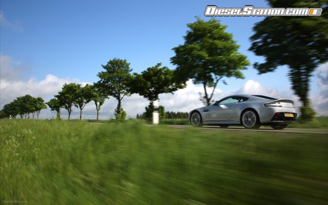 Aston Martin V12 Vantage Widescreen Picture #31 Aston Martin V12 Vantage Widescreen Picture #31