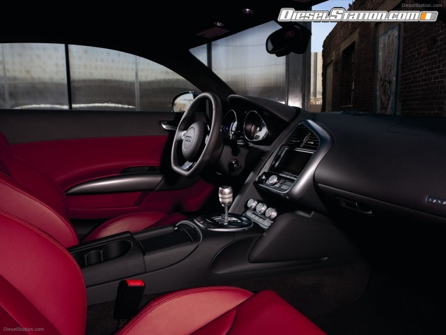 Audi R8 2011 Picture #2 Audi R8 2011 Picture #2