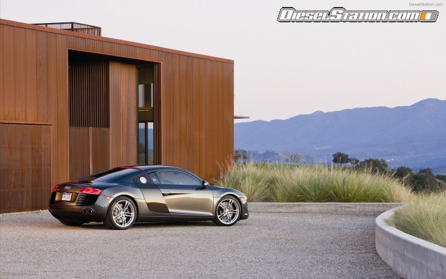 Audi R8 2011 Widescreen Picture #1 Audi R8 2011 Widescreen Picture #1