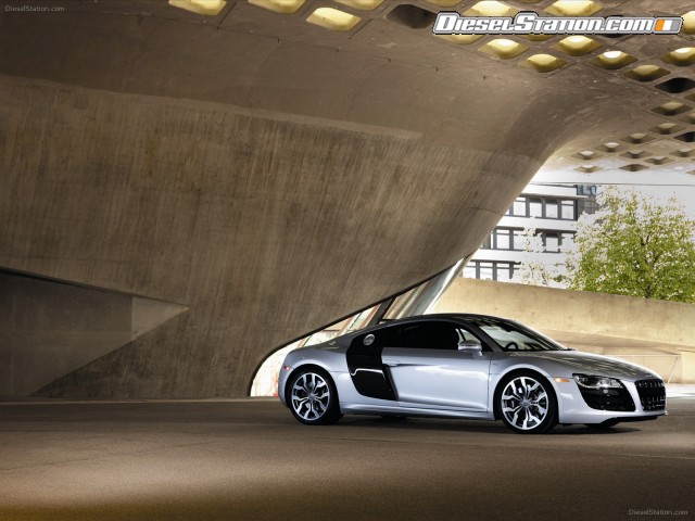 Audi R8 V10 5 2 FSI quattro 2012 Picture #12 Audi R8 V10 5 2 FSI quattro 2012 Picture #12