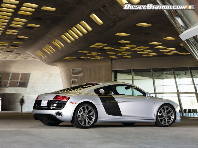 Audi R8 V10 5 2 FSI quattro 2012 Picture #16 Audi R8 V10 5 2 FSI quattro 2012 Picture #16