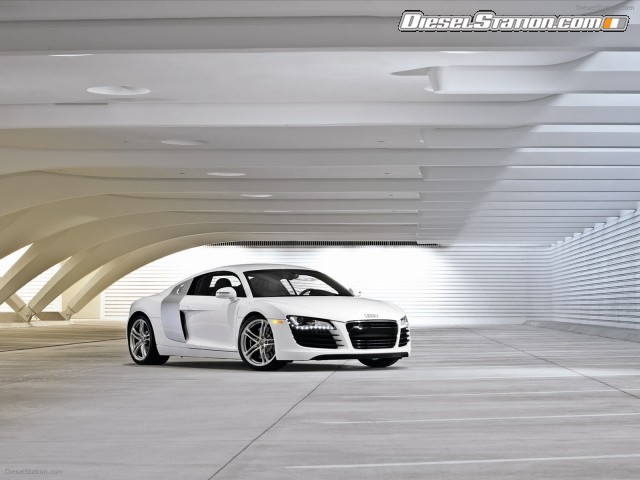 Audi R8 V8 4 2 FSI quattro 2011 Picture #12 Audi R8 V8 4 2 FSI quattro 2011 Picture #12