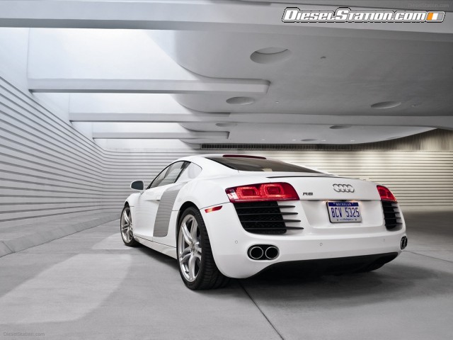 Audi R8 V8 4 2 FSI quattro 2011 Picture #26 Audi R8 V8 4 2 FSI quattro 2011 Picture #26