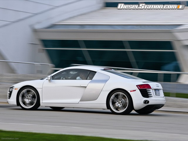 Audi R8 V8 4 2 FSI quattro 2011 Picture #30 Audi R8 V8 4 2 FSI quattro 2011 Picture #30