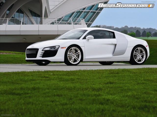 Audi R8 V8 4 2 FSI quattro 2011 Picture #33 Audi R8 V8 4 2 FSI quattro 2011 Picture #33