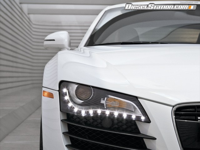 Audi R8 V8 4 2 FSI quattro 2011 Picture #10 Audi R8 V8 4 2 FSI quattro 2011 Picture #10